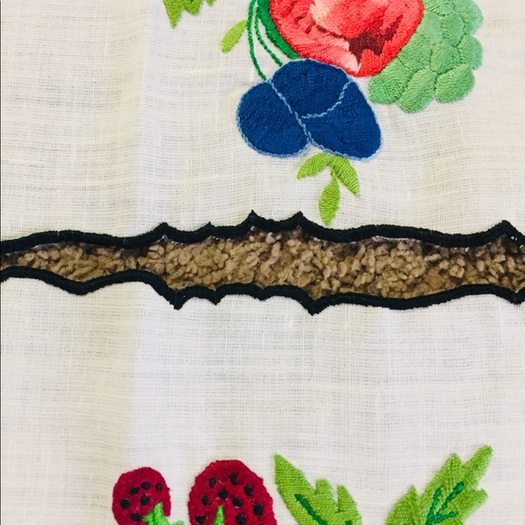 Vintage embroidered handmade linen/cloth bundle - Picture 4 of 5